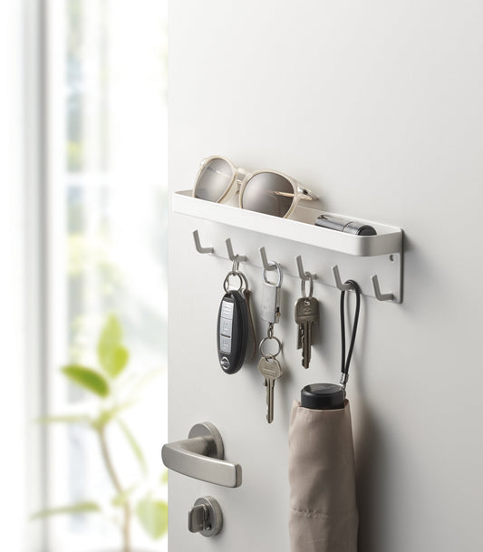 Magnetic Entryway Organizer – Keep Keys & Essentials in One Place