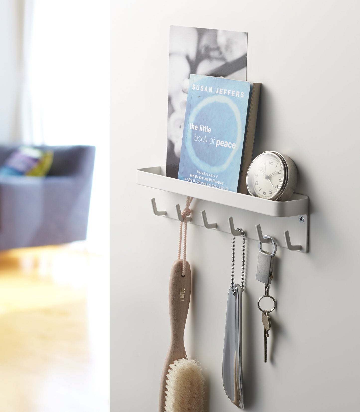 Magnetic Entryway Organizer – Keep Keys & Essentials in One Place