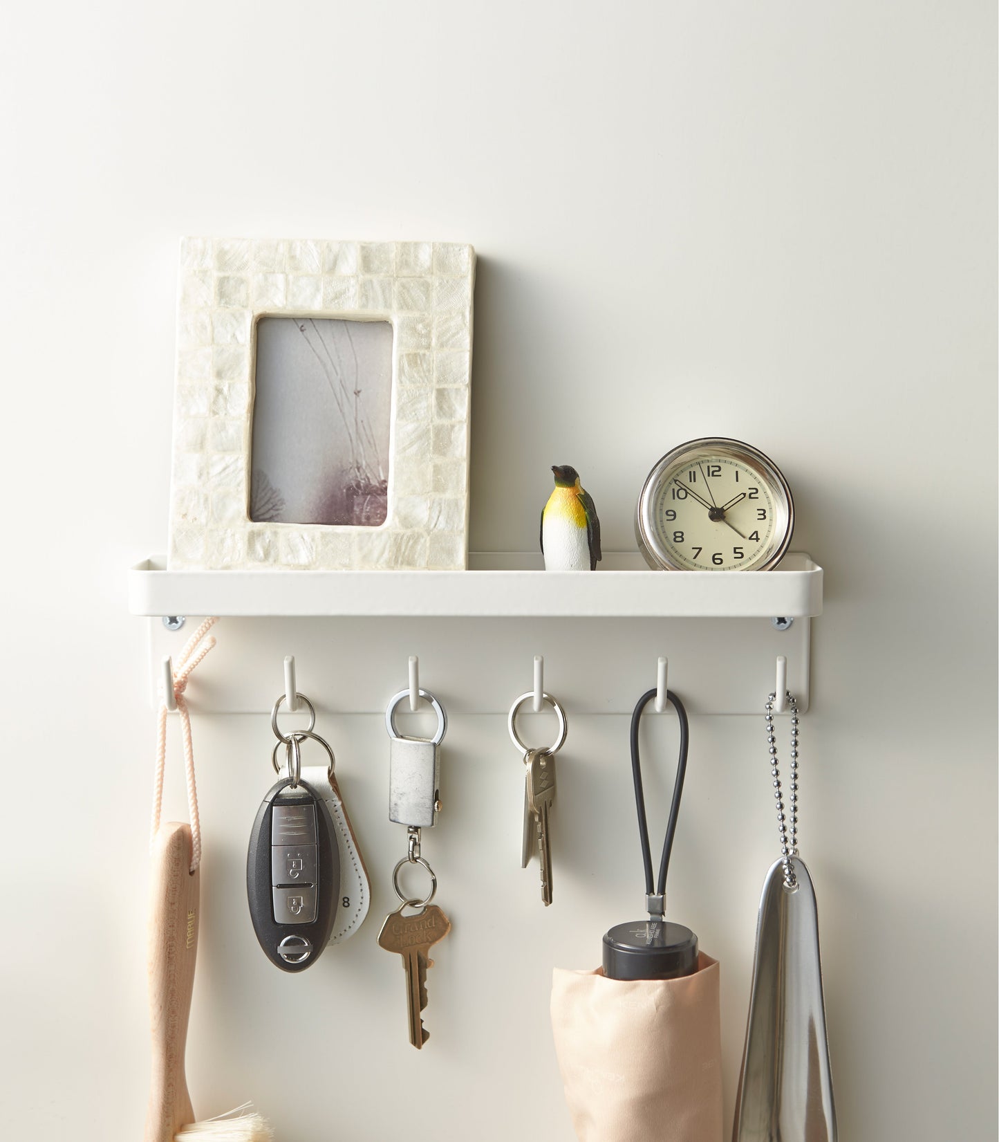 Magnetic Entryway Organizer – Keep Keys & Essentials in One Place